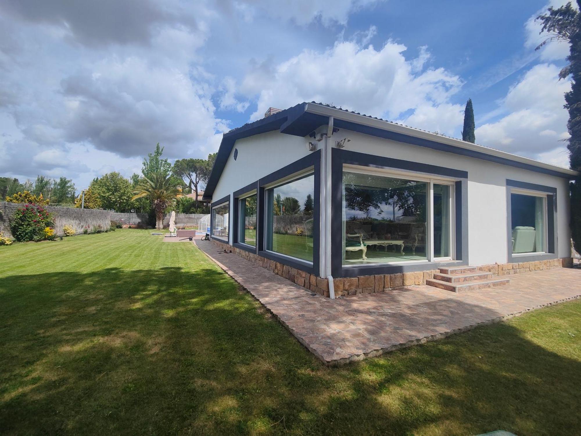Chalet Con Piscina Y Jacuzzi En Madrid Alquila Habitaciones Algete Exterior photo